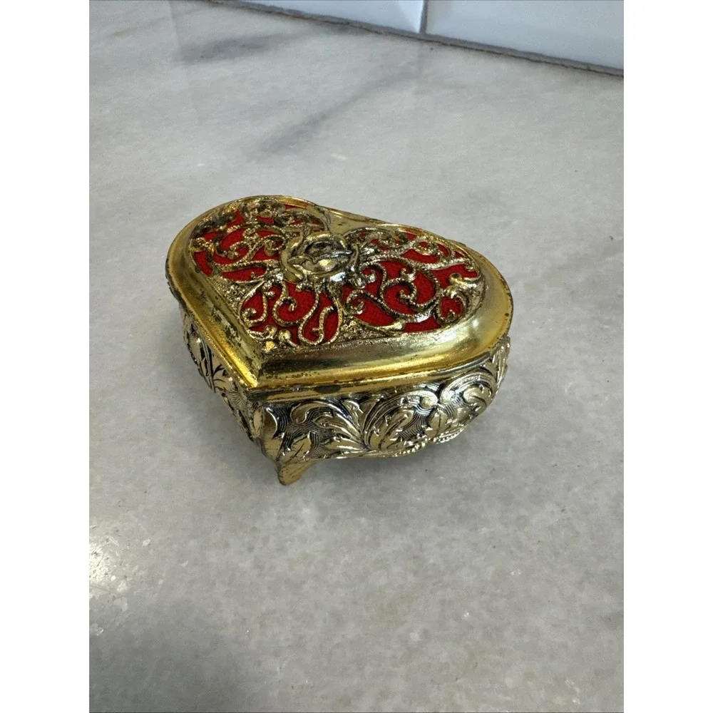 Vtg Heart Shape Trinket Box Gold‎ Filigree 3 Footed Jewelry Valentine